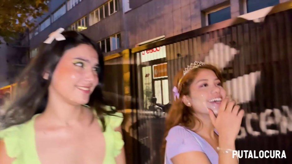 Marina Gold, Min Galilea - CumWalk through Madrid